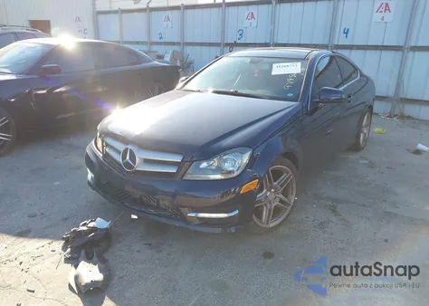 2013 Mercedes-Benz C 250 z USA, uszkodzony, nr VIN WDDGJ4HB9DF979566